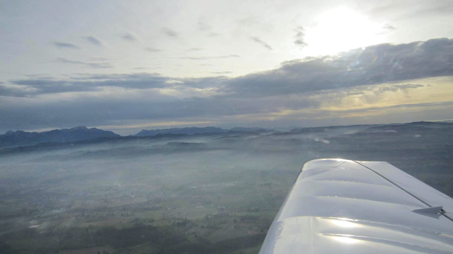 Les environs de Grenoble-Alpes-Isère sous la brume