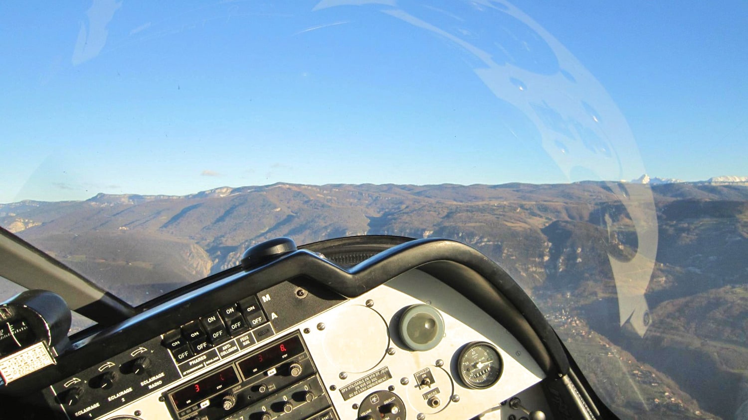 Initiation au pilotage d'un avion à l'aéroclub de Grenoble